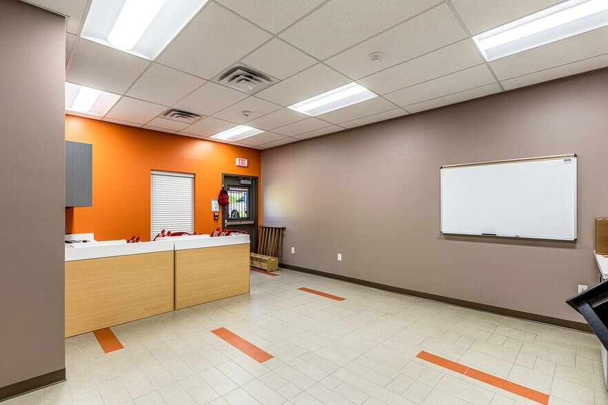 More Photos Of 27511 Interstate 10, Boerne Office For Sale