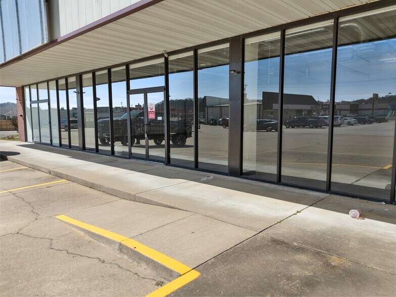 More Photos Of 2215 Fayetteville Rd, Van Buren Unknown For Lease