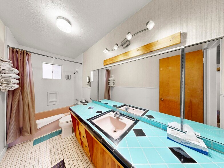 More Photos Of US 163 & San Juan River, Mexican Hat Hospitality For Sale