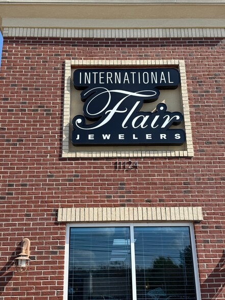 More Photos Of 11124 Kingston Pike, Knoxville Freestanding For Lease