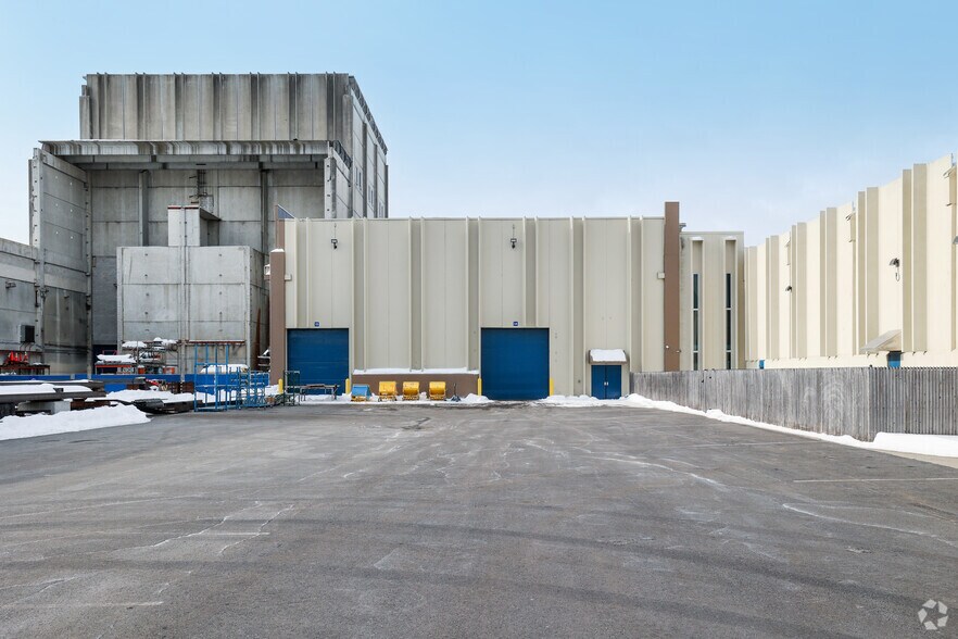 More Photos Of 53 Ayer Rd, Littleton Warehouse For Lease