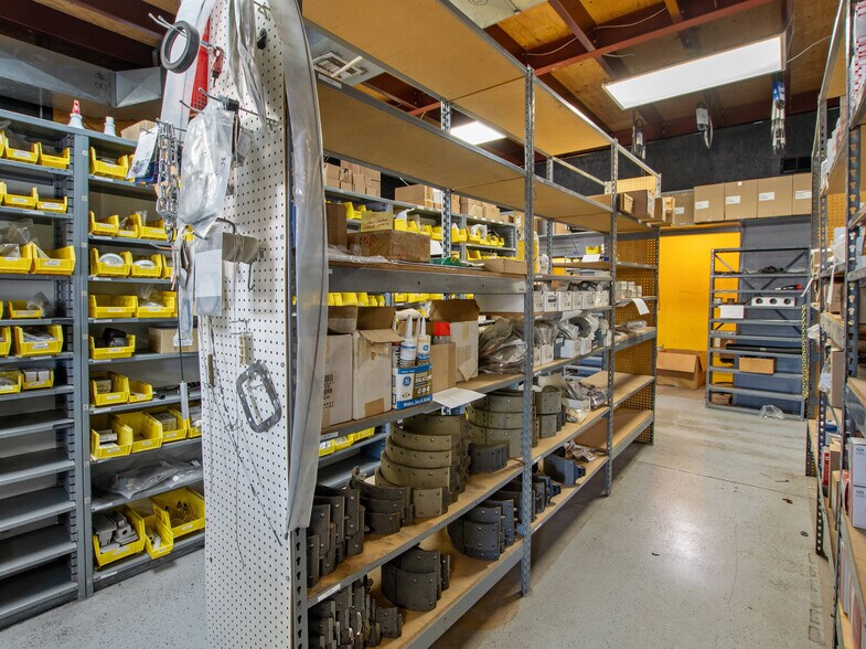 More Photos Of 2560 E Main St, Mesa Freestanding For Sale