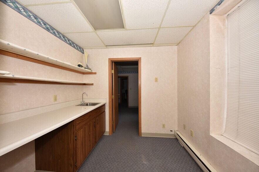 More Photos Of 7400 W Brown Deer Rd, Milwaukee Office For Sale