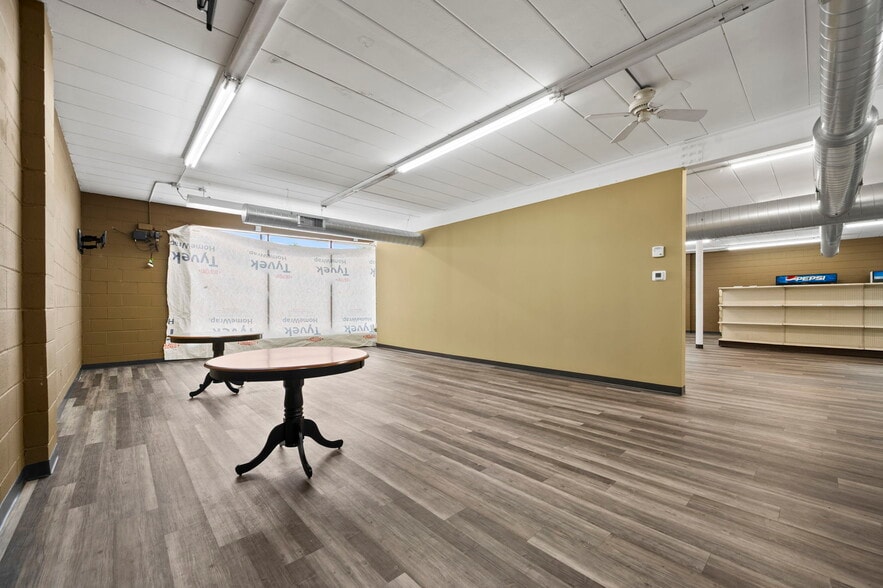 More Photos Of 755 N Snelling Ave N, Saint Paul Storefront For Lease