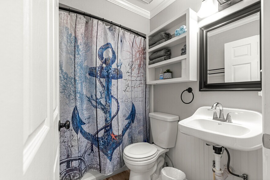 More Photos Of 110 NE Crystal St, Crystal River Specialty For Sale