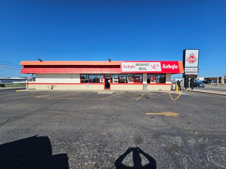 Primary Photo Of 905 W Main St, Sterling Fast Food For Sale