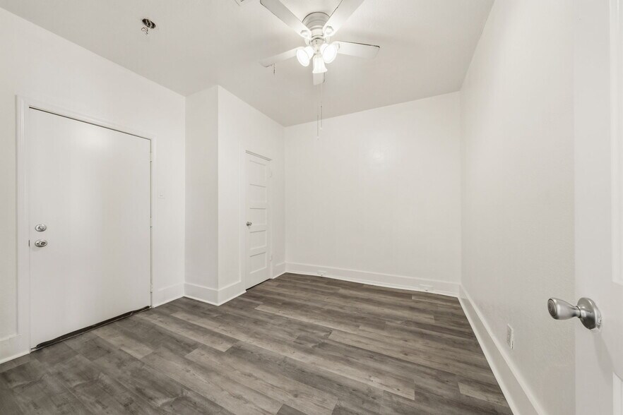 More Photos Of 800-808 N Avalon Blvd, Wilmington Storefront Retail Office For Lease