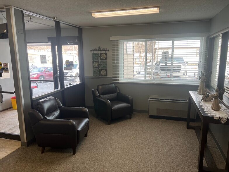 More Photos Of 1808 Warren St, Bellevue Apartments For Sale