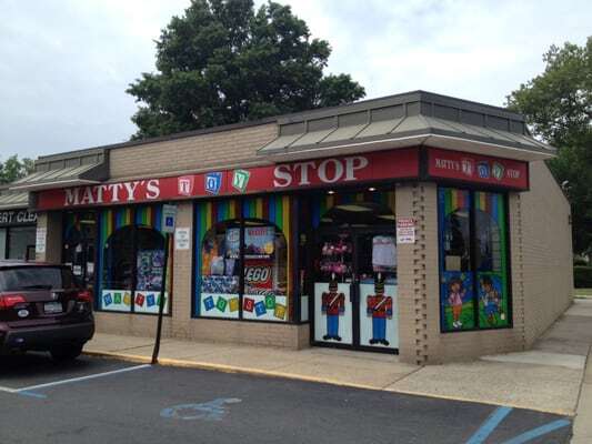 Primary Photo Of 17 Covert Ave, Floral Park Service Station For Lease