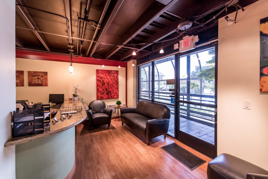 More Photos Of 907-911 Santa Fe Ave, Fresno Flex For Sale