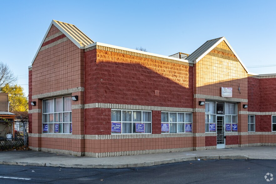 More Photos Of 2300 S Schaefer Hwy, Detroit Storefront For Sale