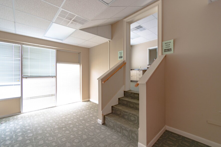 More Photos Of 1401 Applewood Dr, Dalton Medical For Lease