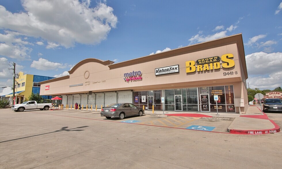 More Photos Of 9441 Cullen Blvd, Houston Unknown For Lease