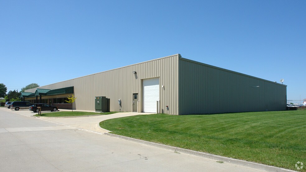 More Photos Of 5613 NE 22nd St, Des Moines Warehouse For Sale