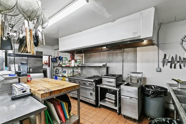 More Photos Of 900 W Riverside Dr, Burbank Restaurant For Sale