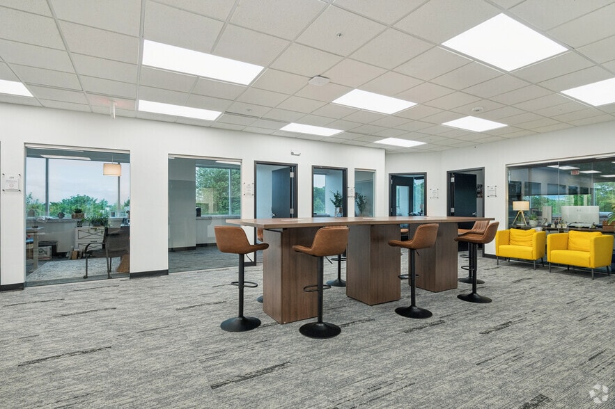 More Photos Of 3500 Packerland Dr, De Pere Office For Lease