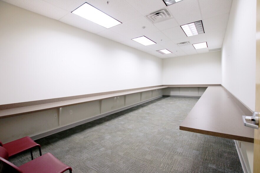 More Photos Of 22 Old Canal Dr, Lowell Light Manufacturing For Lease