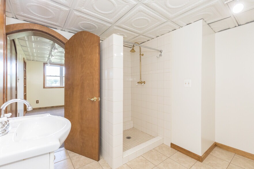 More Photos Of 131 Copenhaver St, Marion Shelter For Sale