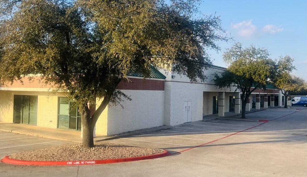 More Photos Of 425 Round Rock West Dr, Round Rock Light Distribution For Lease