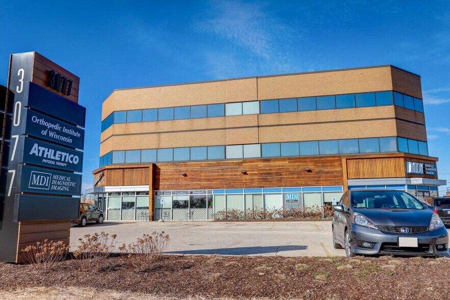 More Photos Of 3077 N Mayfair Rd, Wauwatosa Medical For Lease