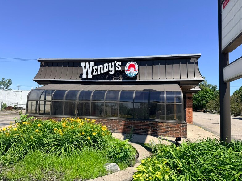 More Photos Of 3170 Elizabeth Lake Rd, Waterford Fast Food For Lease