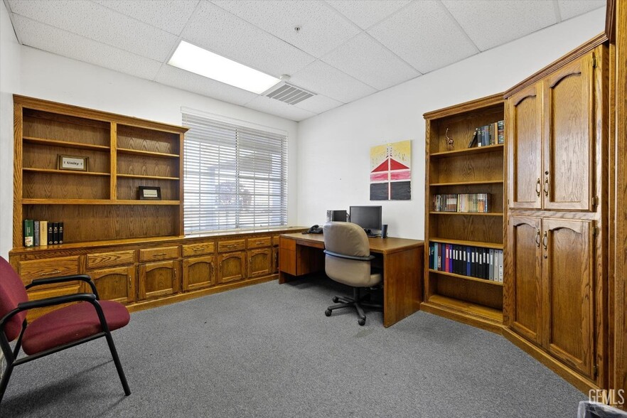 More Photos Of 425 S H St, Bakersfield Religious Facility For Sale