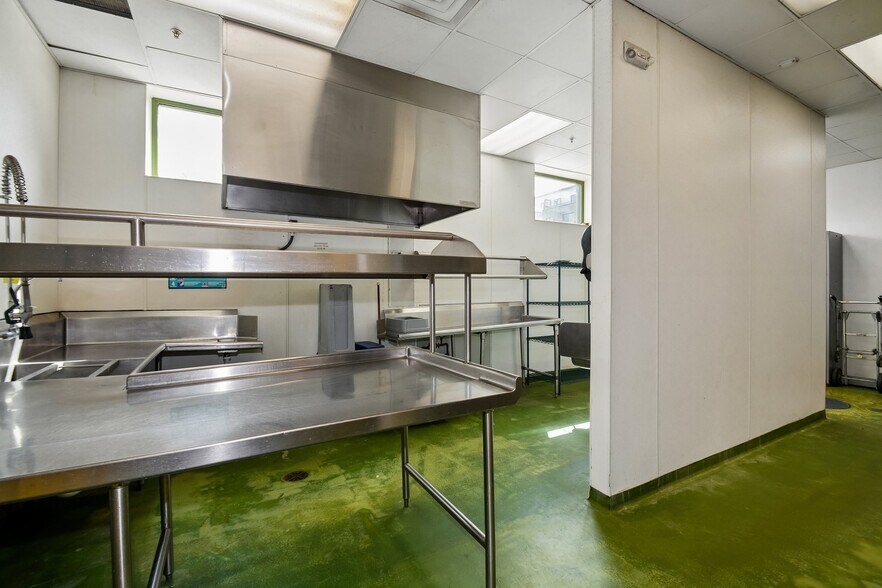 More Photos Of 2501 & 2519 Marshall St NE, Minneapolis Restaurant For Sale