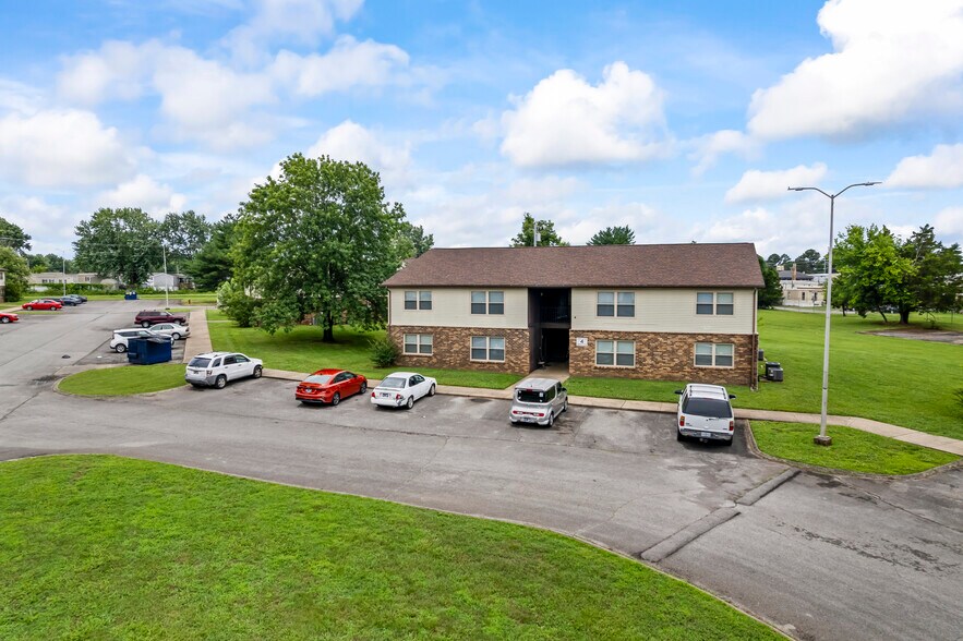 More Photos Of 151 Wallace Blvd, Clarksville Apartments For Sale