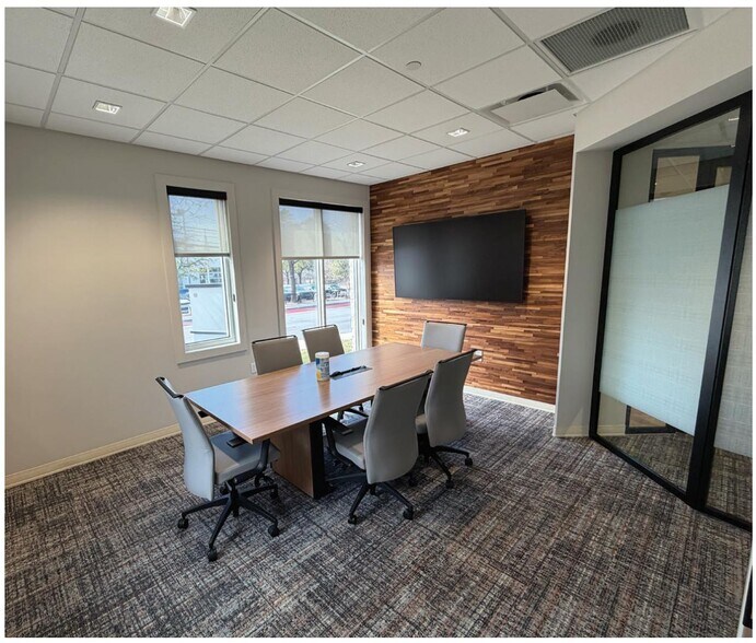 More Photos Of 1508 W 5th St, Austin Office For Lease