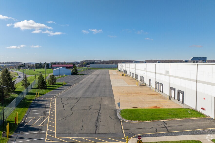 More Photos Of 9750 Commerce Cir, Kutztown Distribution For Lease