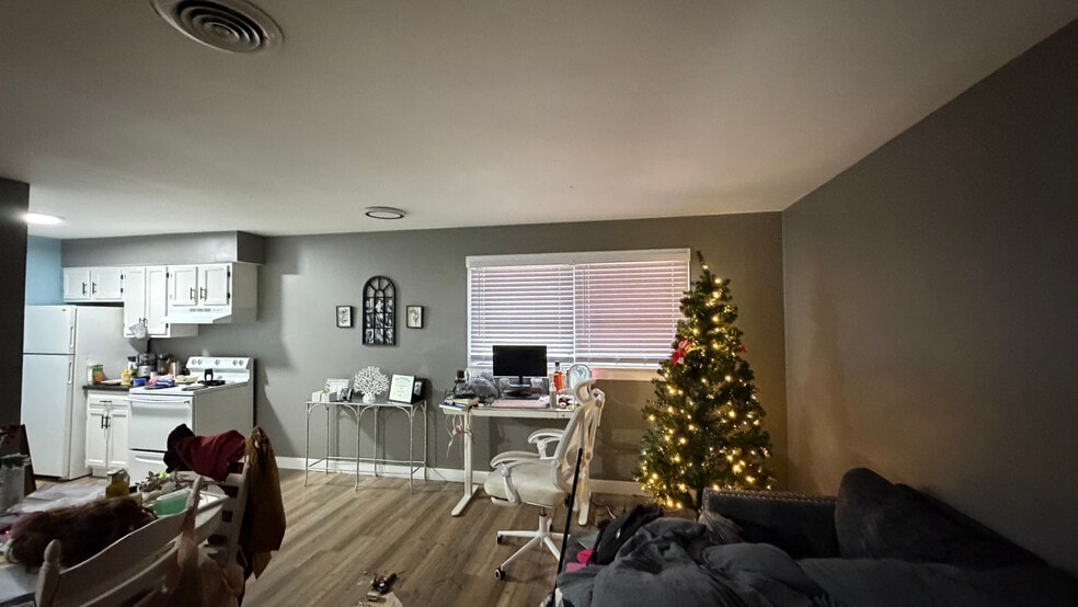 More Photos Of 390 N Beadle Dr, Carbondale Multifamily For Sale