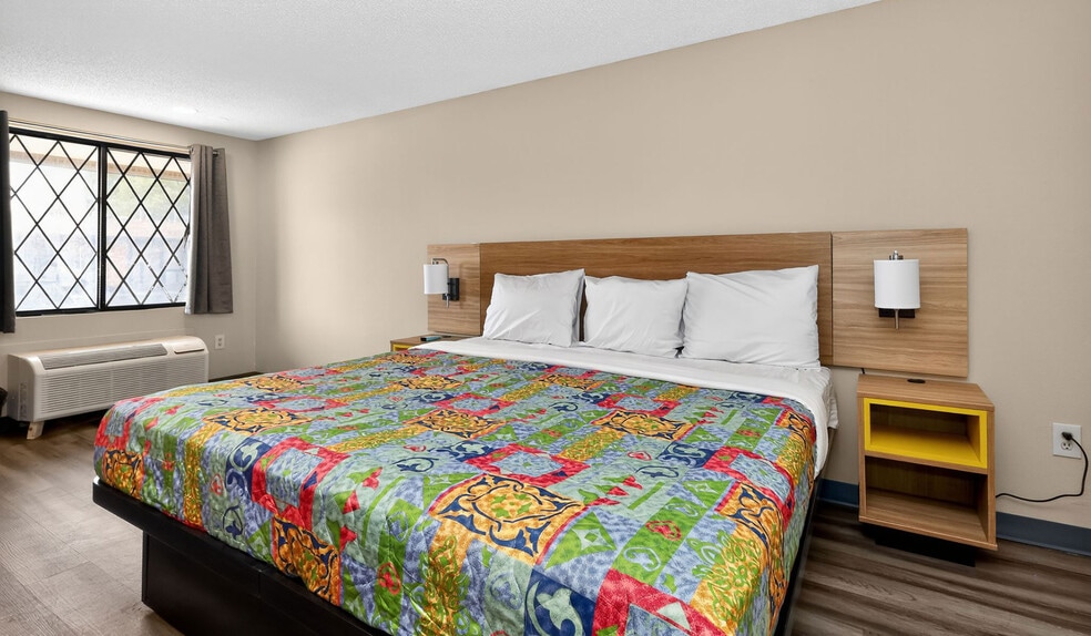 More Photos Of 1149 Oakes Rd, Racine Hotel For Sale