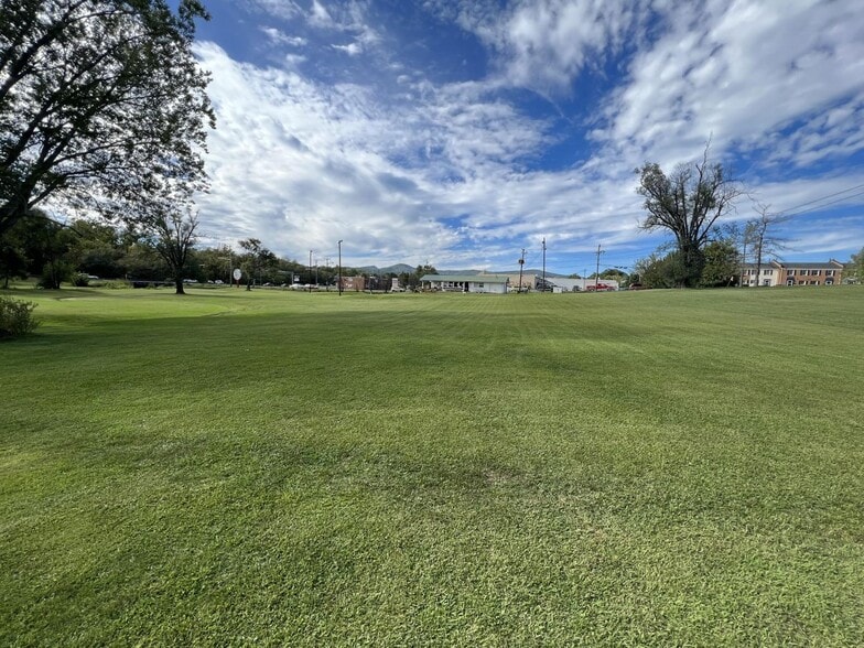 More Photos Of 6303 Williamson Rd, Roanoke Golf Course Driving Range For Sale