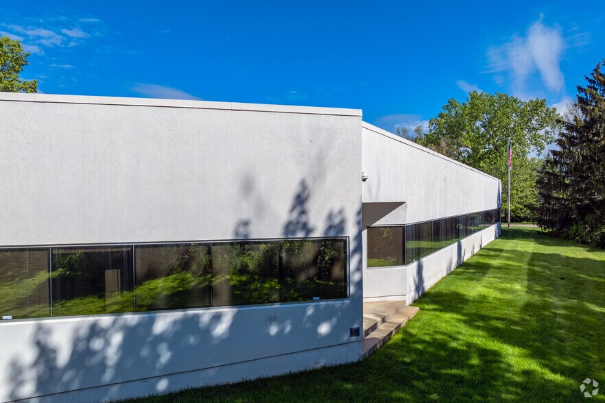 More Photos Of 600 Plastics Pl, Kalamazoo Office For Sale