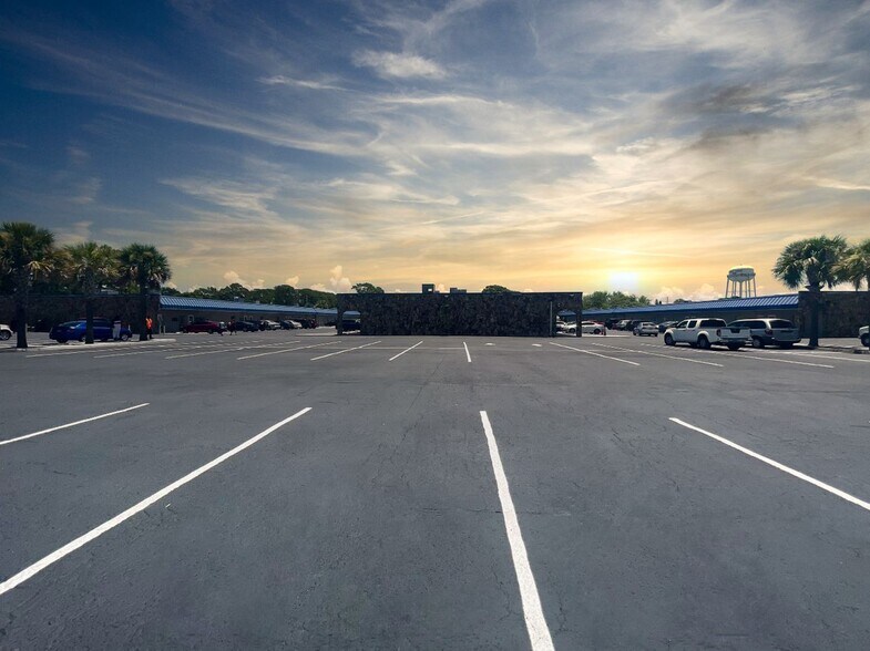 More Photos Of 8800 49th St N, Pinellas Park Unknown For Lease