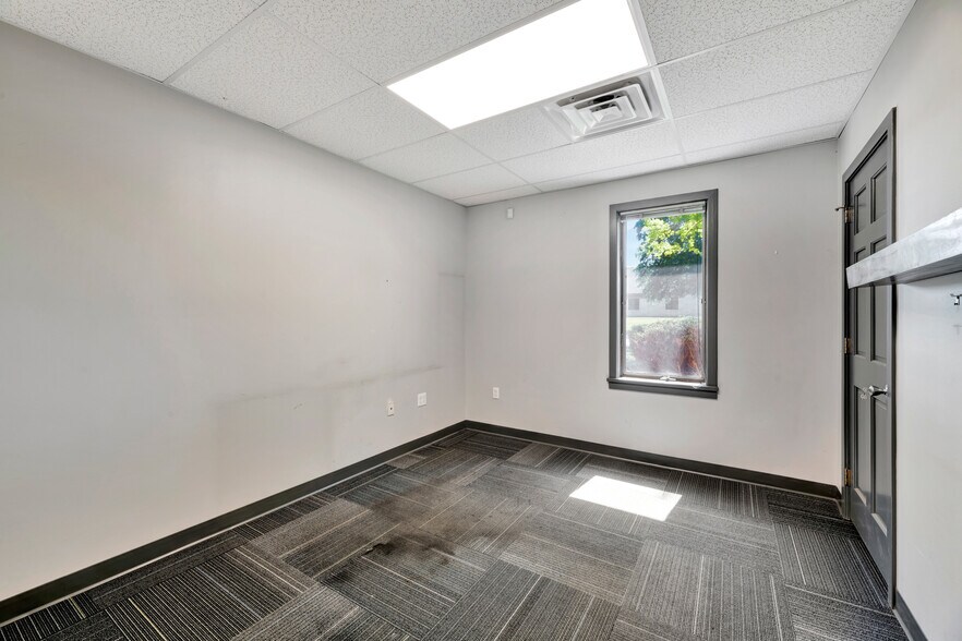 More Photos Of 1000 1st State Blvd, Wilmington Warehouse For Lease