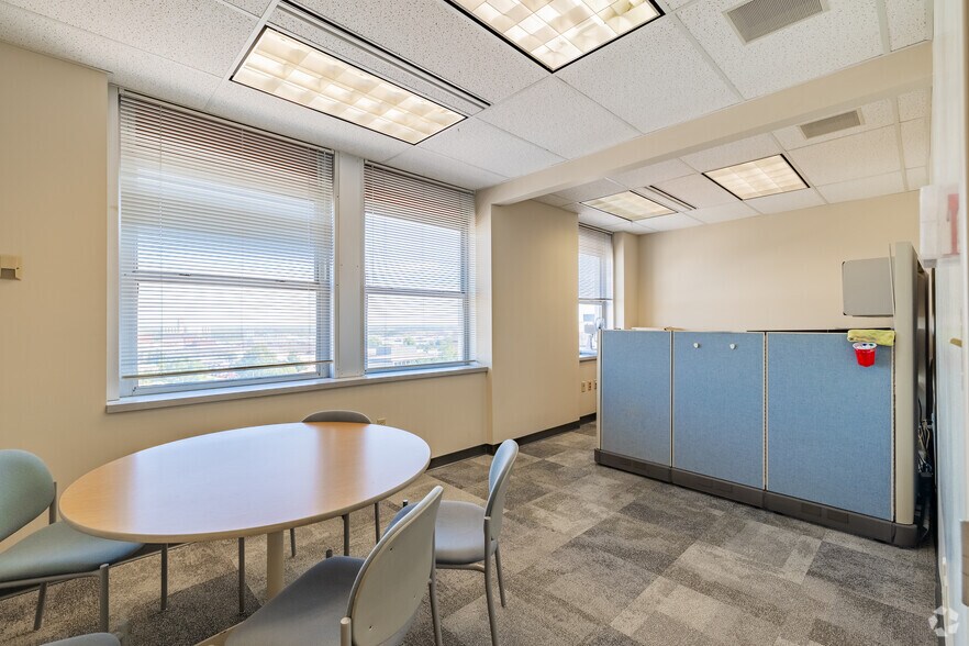 More Photos Of 503 S Kansas Ave, Topeka Office For Sale