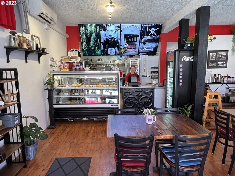 More Photos Of 819 Main St, Cottage Grove Restaurant For Sale