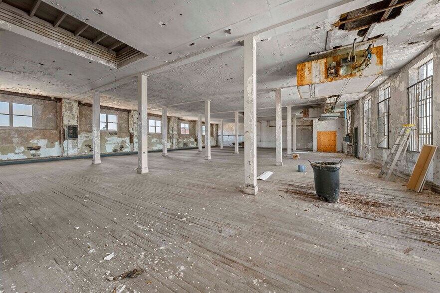 More Photos Of 1144 Elizabeth Ave, Elizabeth General Retail For Sale