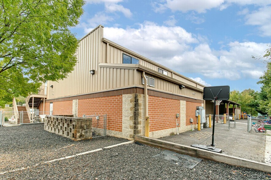 More Photos Of 2426 New Dorset Rd, Powhatan Daycare Center For Sale