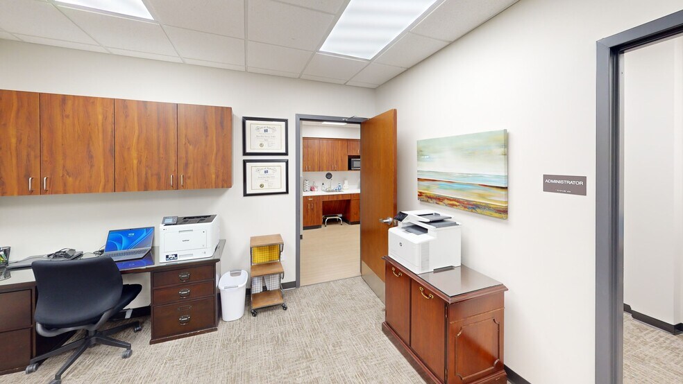 More Photos Of 10967 Allisonville Rd, Fishers Medical For Lease