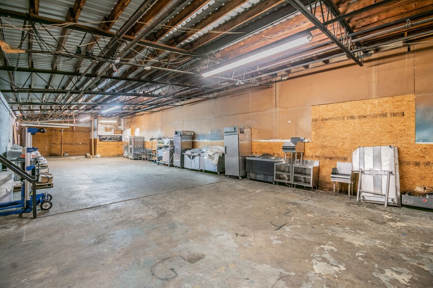 More Photos Of 4214 W Virginia Ave, Tampa Warehouse For Lease