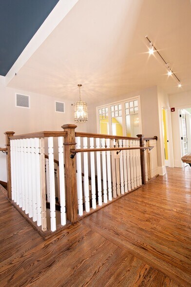 More Photos Of 318 S 3rd St, Geneva Freestanding For Lease