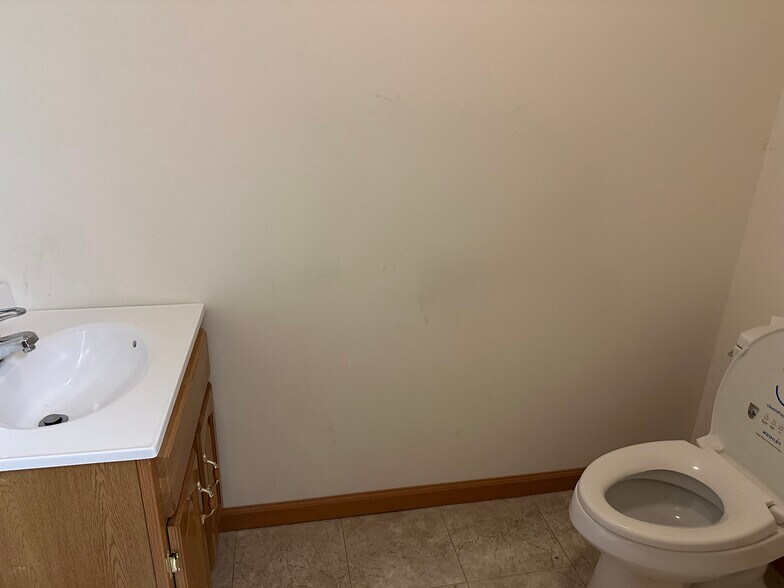More Photos Of 343 Dewey St, Bennington Office For Lease