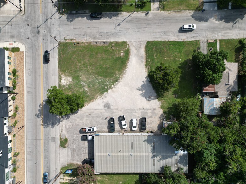 More Photos Of 1413 W San Antonio St, New Braunfels Freestanding For Sale