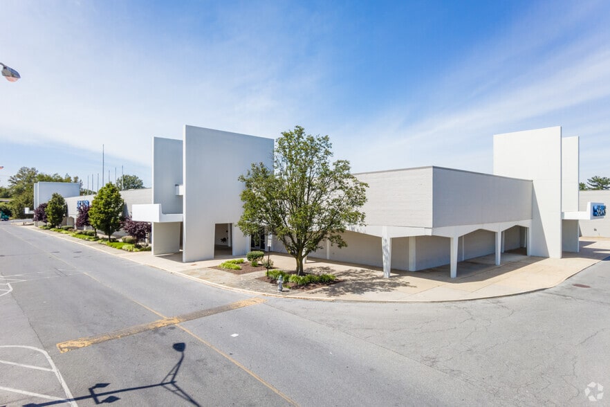 More Photos Of 11255 New Hampshire Ave, Silver Spring Department Store For Lease