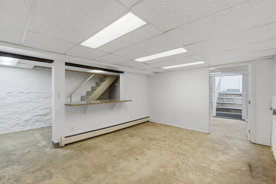 More Photos Of 194-196 New London Tpke, Glastonbury Office For Sale
