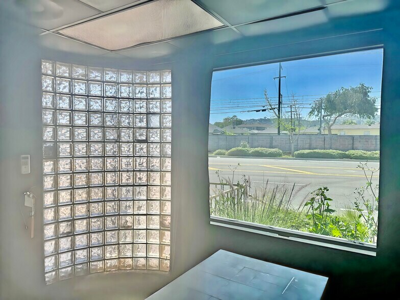 More Photos Of 5277 W Jefferson Blvd, Los Angeles General Retail For Sale