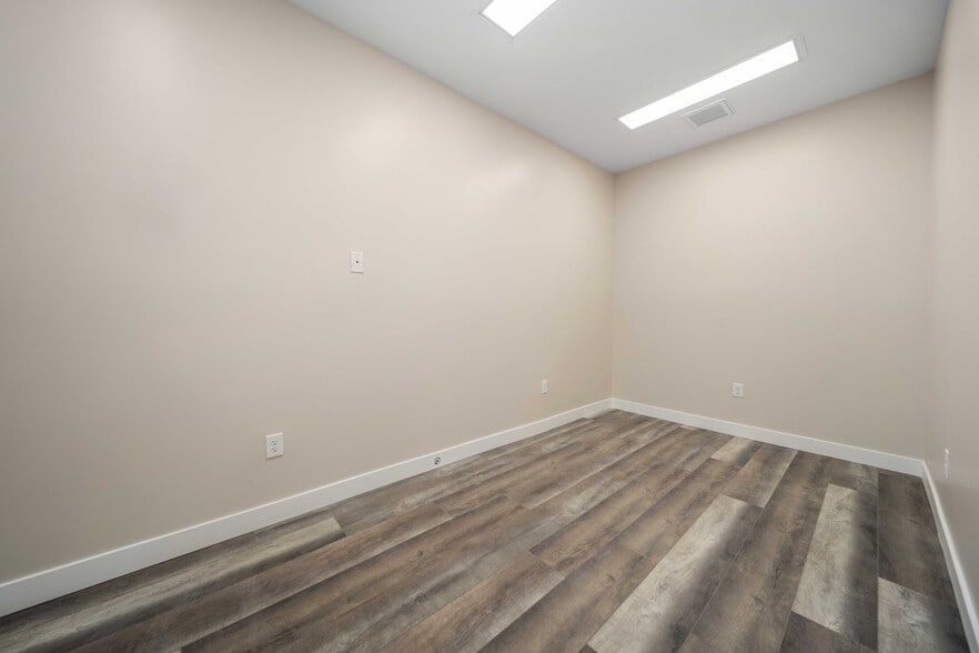 More Photos Of 465 E Palmdale Blvd, Palmdale Loft Creative Space For Lease