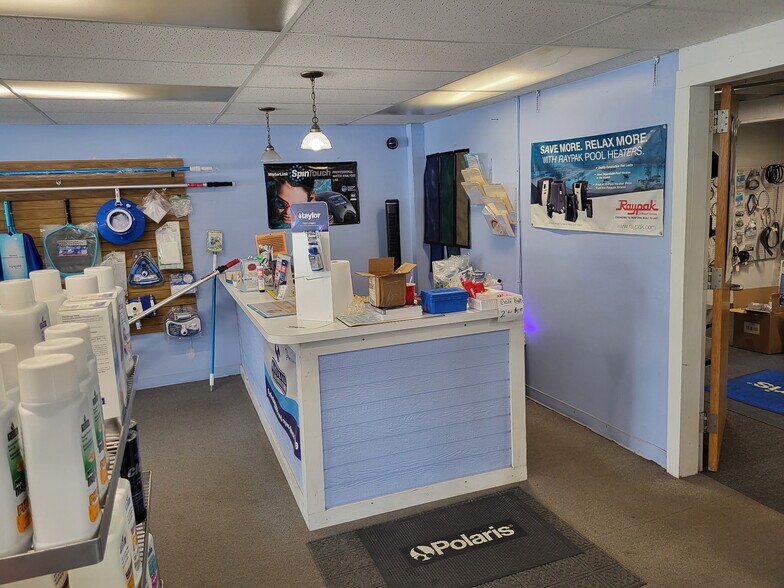 More Photos Of 9405 Dixie Hwy, Village of Clarkston General Retail For Sale
